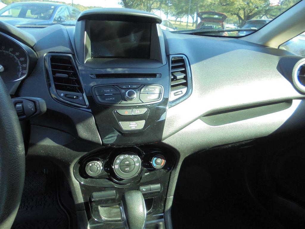2019 Ford Fiesta SE - Photo 13