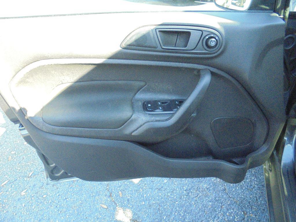 2019 Ford Fiesta SE - Photo 10