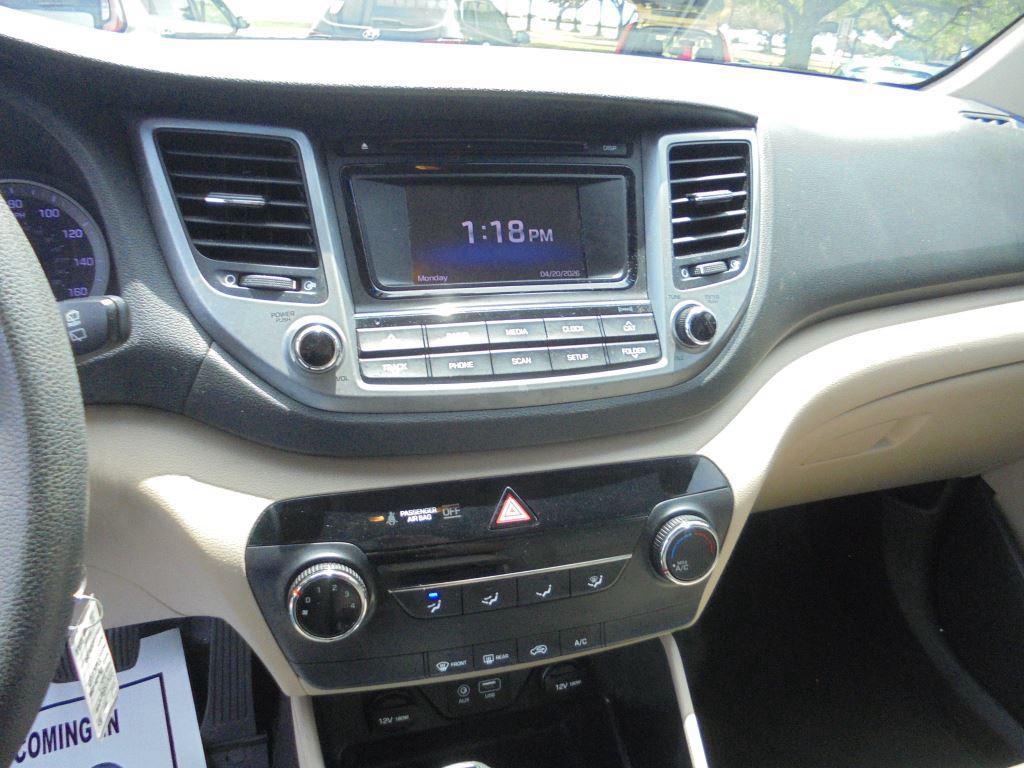 2017 Hyundai Tucson SE - Photo 14