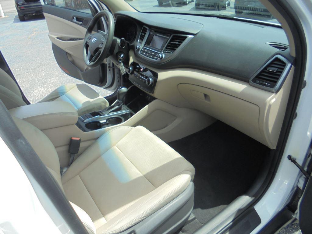 2017 Hyundai Tucson SE - Photo 17
