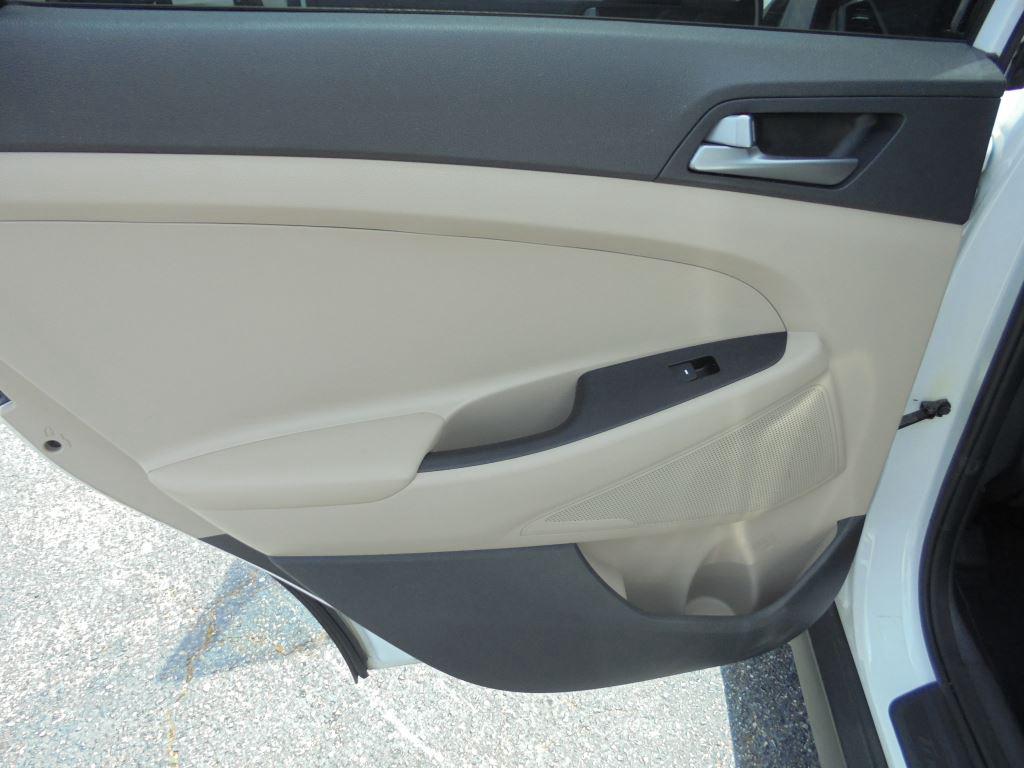 2017 Hyundai Tucson SE - Photo 8