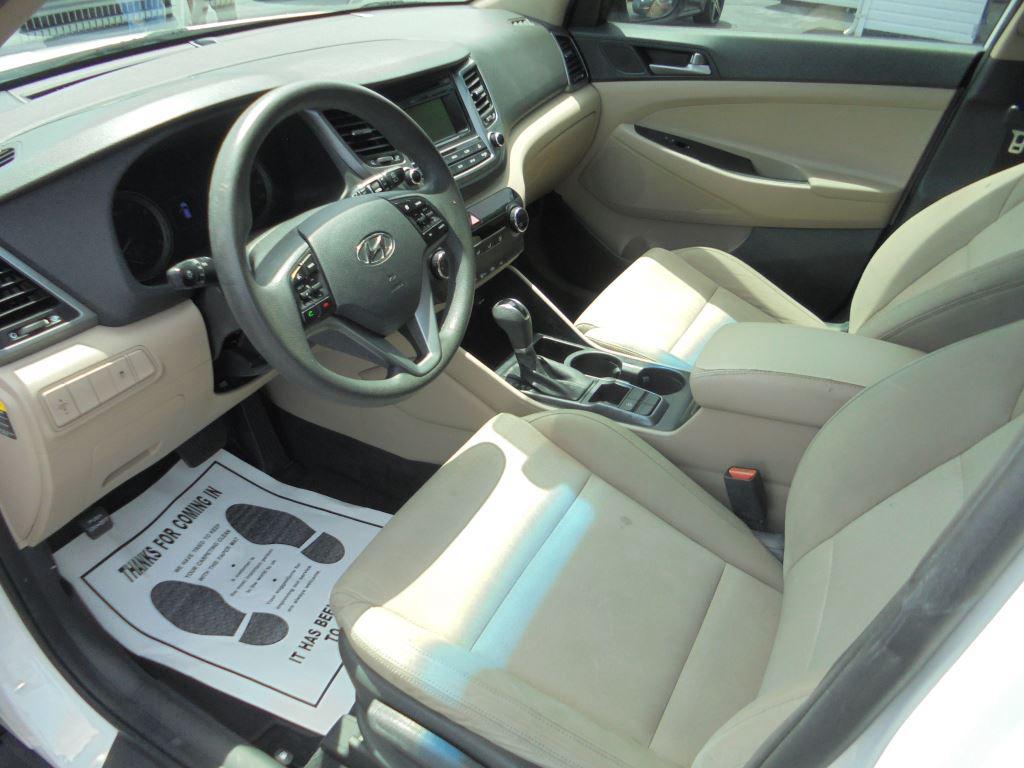 2017 Hyundai Tucson SE - Photo 12
