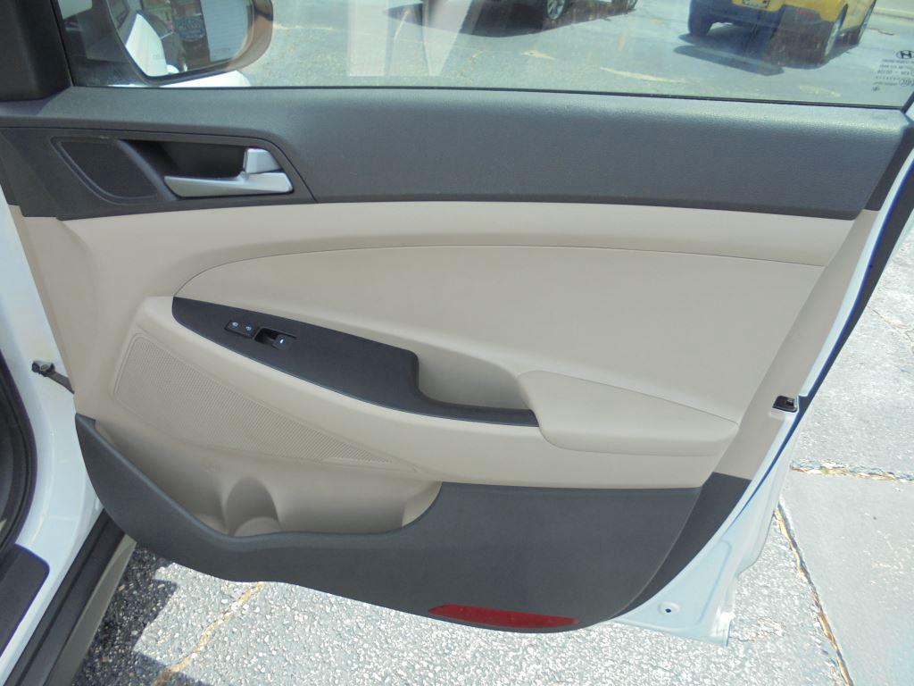 2017 Hyundai Tucson SE - Photo 18