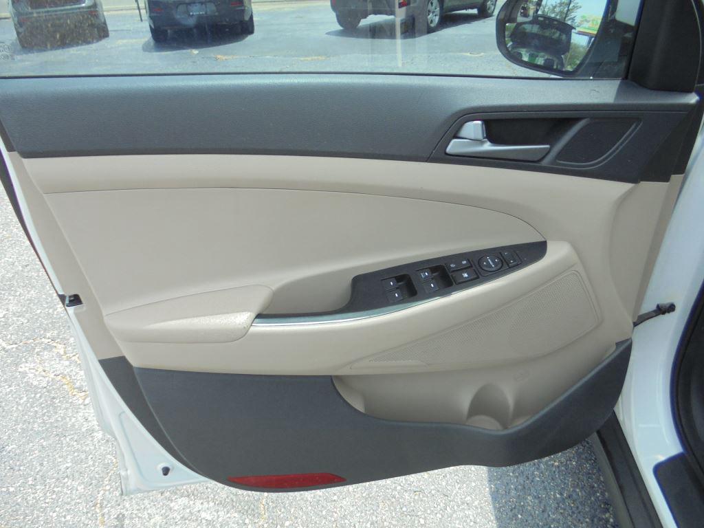 2017 Hyundai Tucson SE - Photo 11